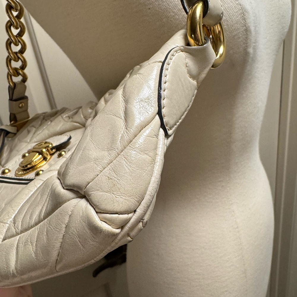 Marc Jacobs Cream Quilted Leather Shoulder Bag with Top Zip Gold Chain Hardware - Picture 10 of 14